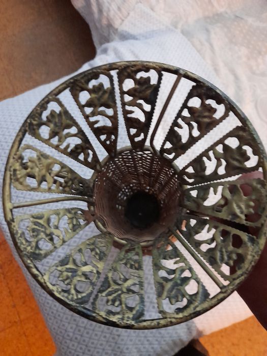 Jarra em palha e ferro preto grande