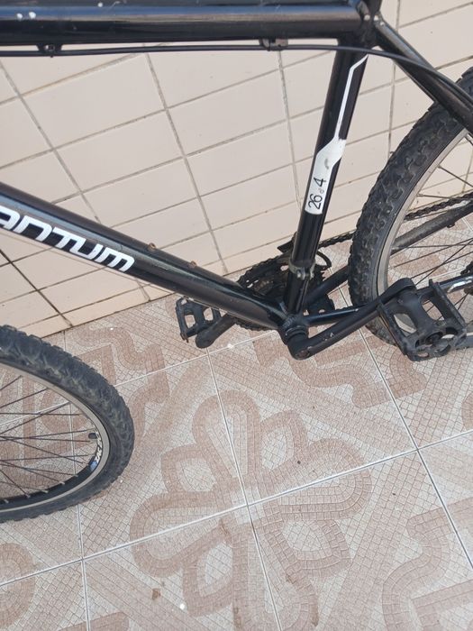 Biciicleta com disco de travao antiga em bom estado