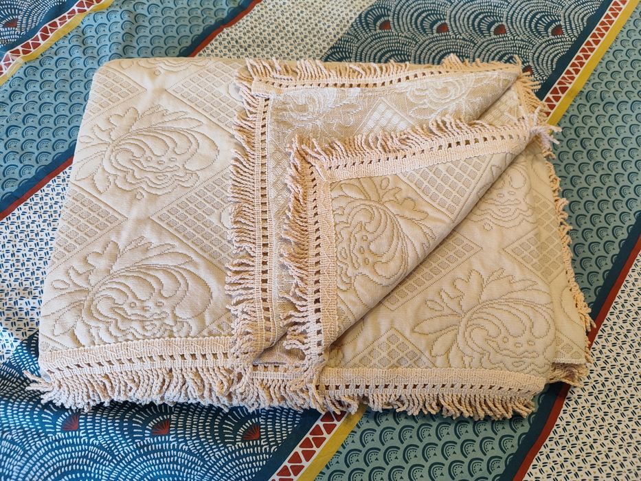 Colcha vintage casal beje