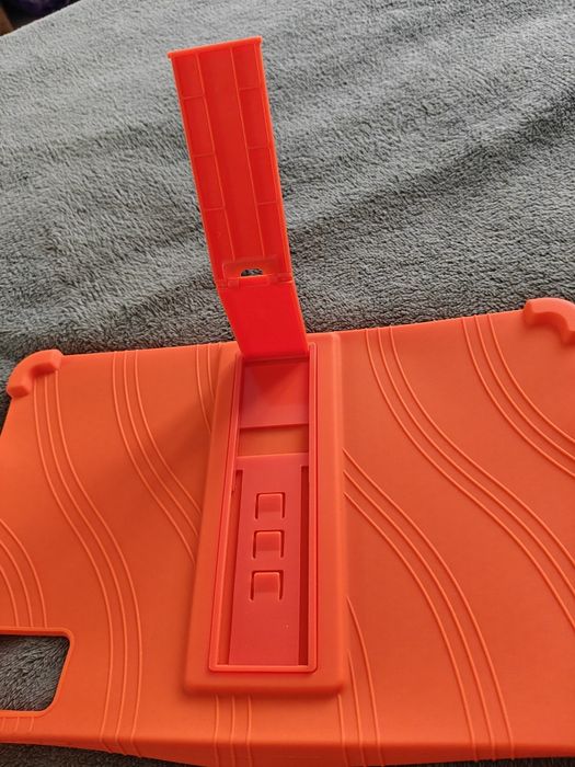 Pomarańczowe etui silikonowe do tablet