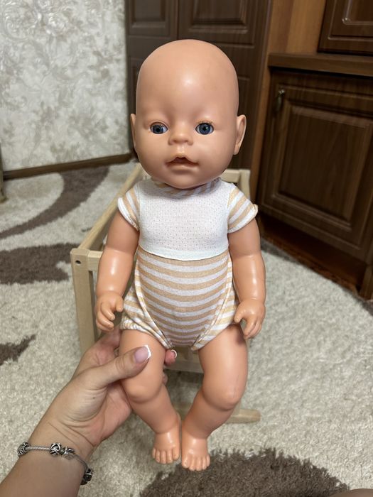 Лялька з кроваткою