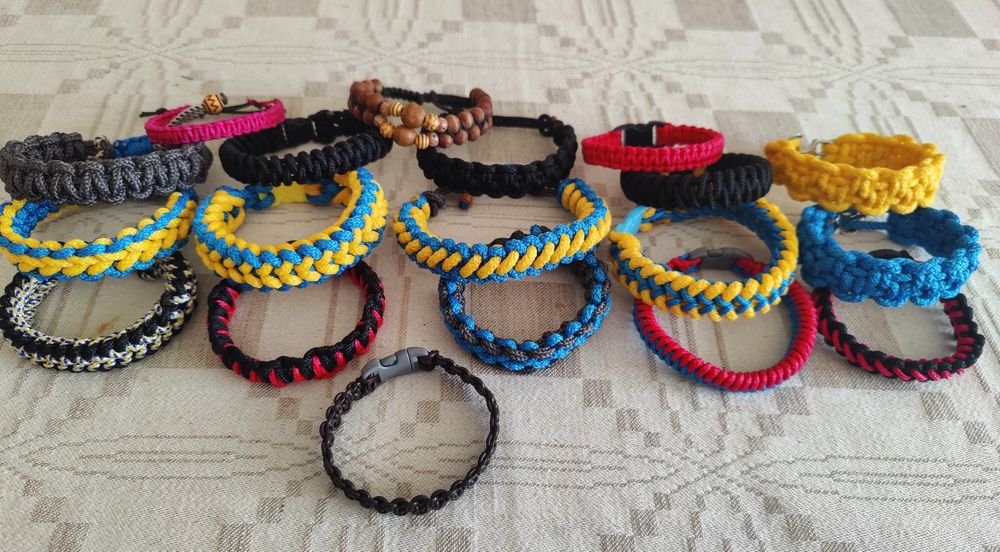 Браслети з паракорду