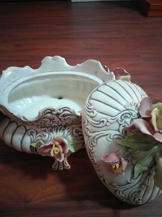 Terrina com prato decorativa antiga