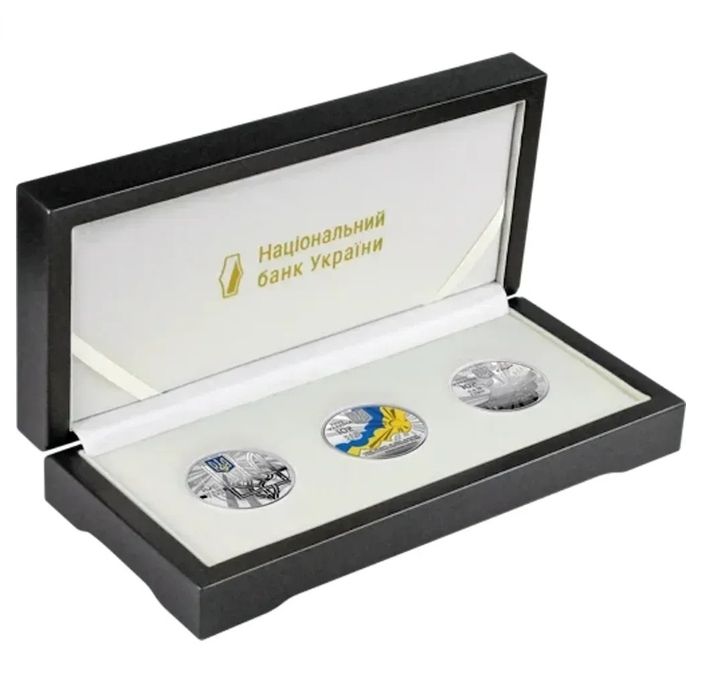 Набір срібних монет " Державні символи України ".