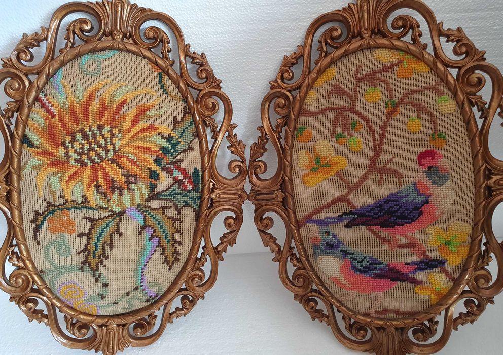 Dois Quadros em Ponto de cruz artesanal - vintage