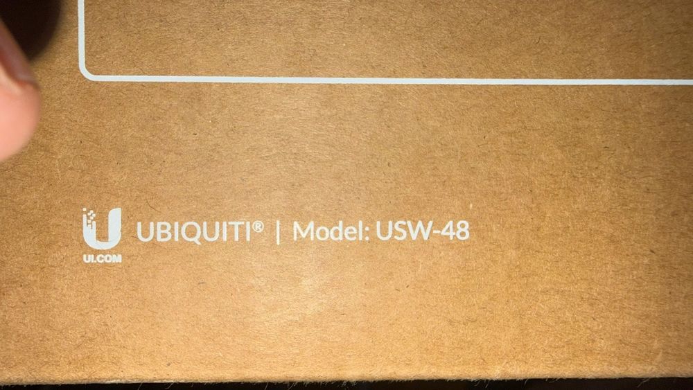 Ubiquiti Networks UniFi USW-48 Switch -3 Unidades  Seladas

O Sw