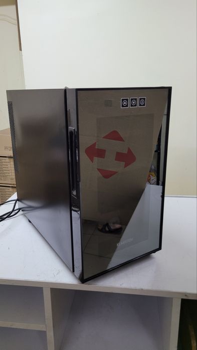 Продам маленький холодильник