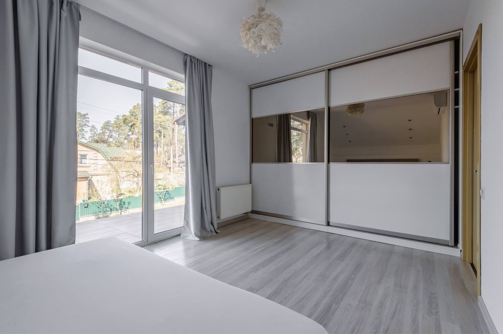Квадрохаус 120 м² у Бучі, вул. Революції — $152 000. Індивідуальне газове опалення, тепла підлога, мансарда. Зроблено Якісний Ремонт.