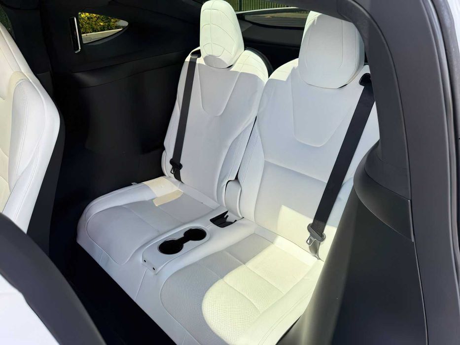 Tesla Model X Plaid      2022
