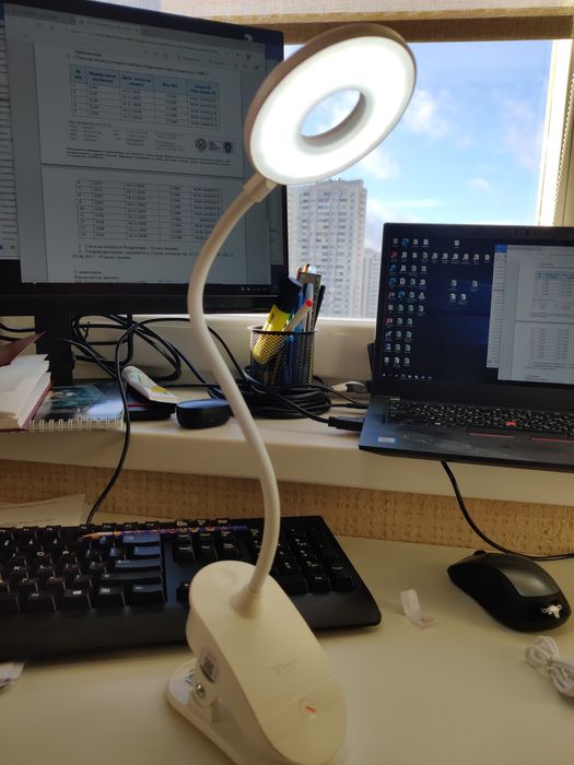 Candeeiro de Mesa LED YAGE – Recarregável e Flexível