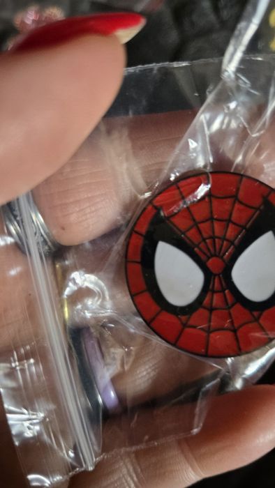 Przypinka  glowa Spider-Man.