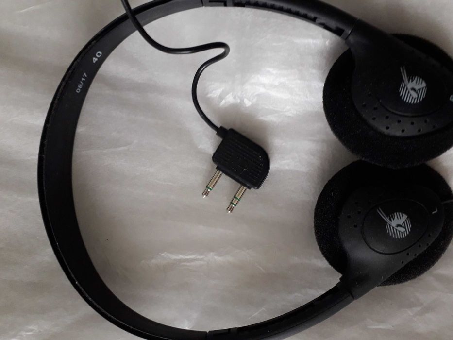 навушники універсальні 250грн, прості 150грн