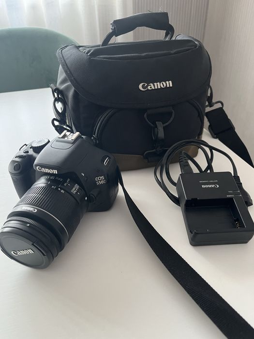 Máquina Fotográfica CANON 550D