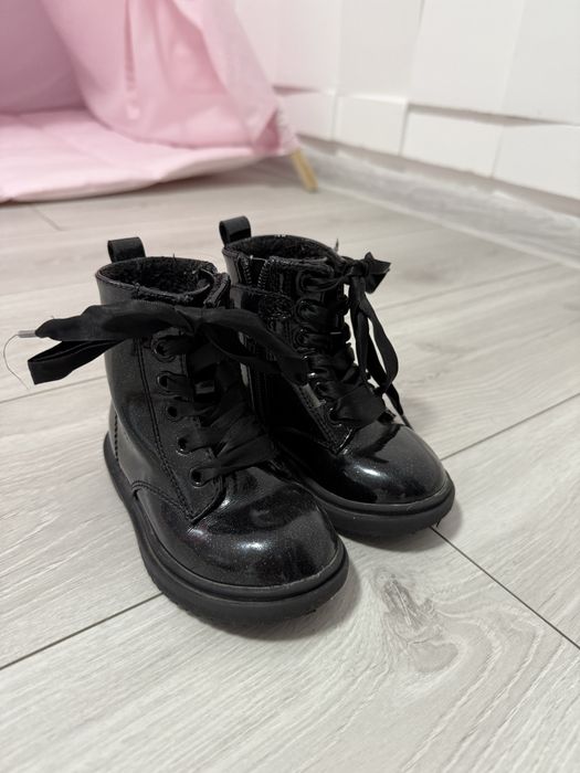 Чобітки ботінки next на дівчинку 22 р лакові