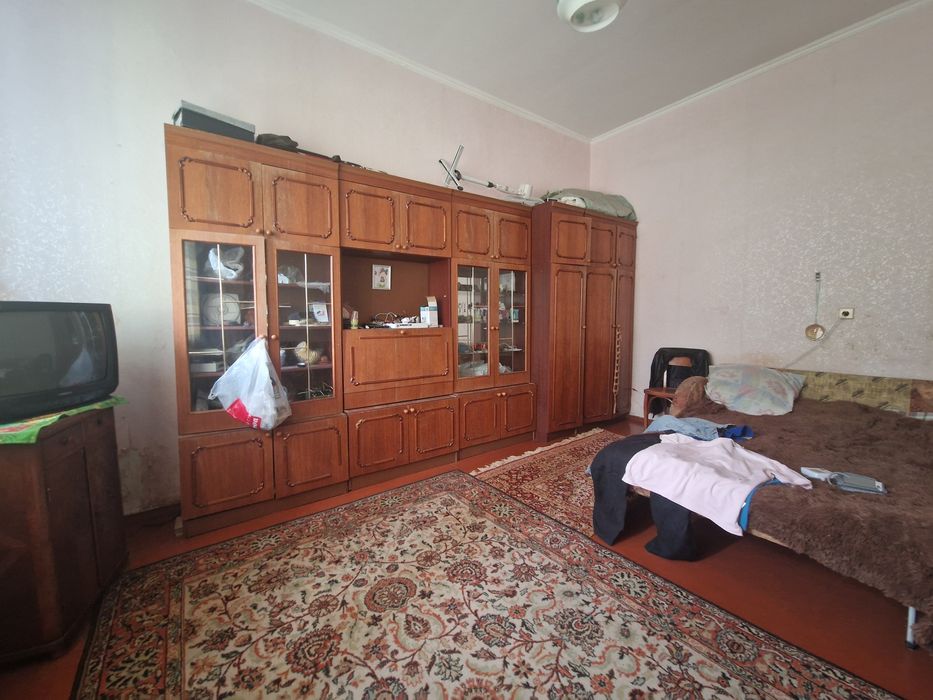 Продам 2к квартиру з окремим виходом + 7 соток землі  м.Кагарлик