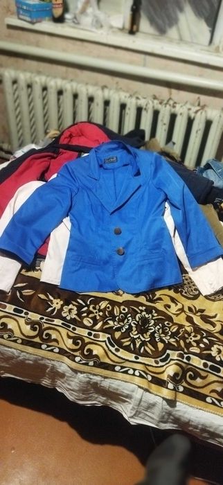 Пиджак синий атласный.