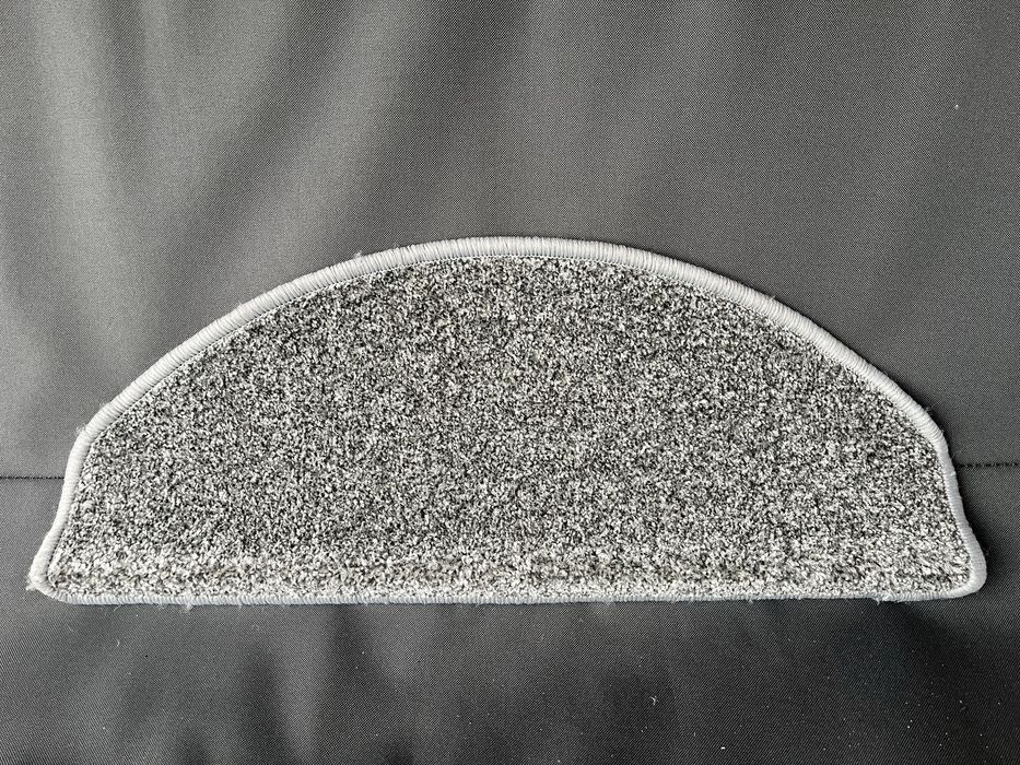 Różne nakładki schodowe