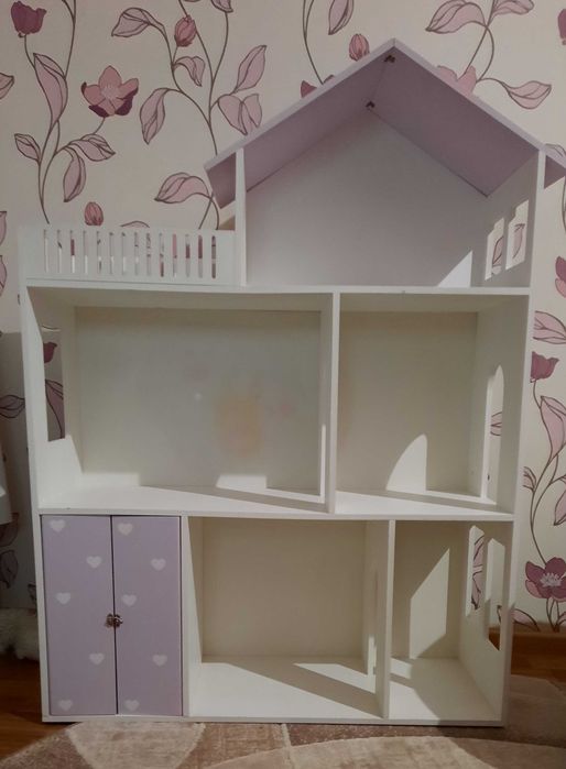 Дерев’яний ляльковий будиночок