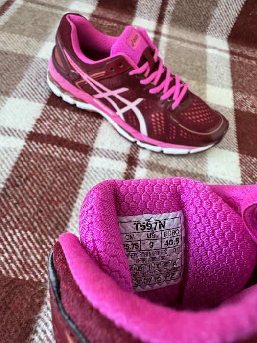 (Оригінал) жіночі кросівки Asics Gel-Kayano, розмір 39