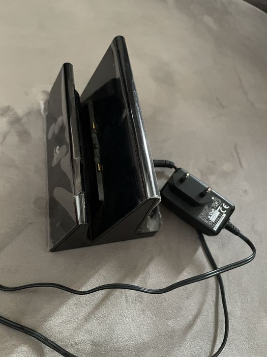 Teclado Logitech bluetooth e carregador