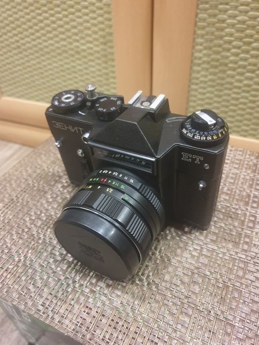 Фотоаппарат ЗЕНИТ ЕТ обьективом гелиос 44м4 2/58 cccр