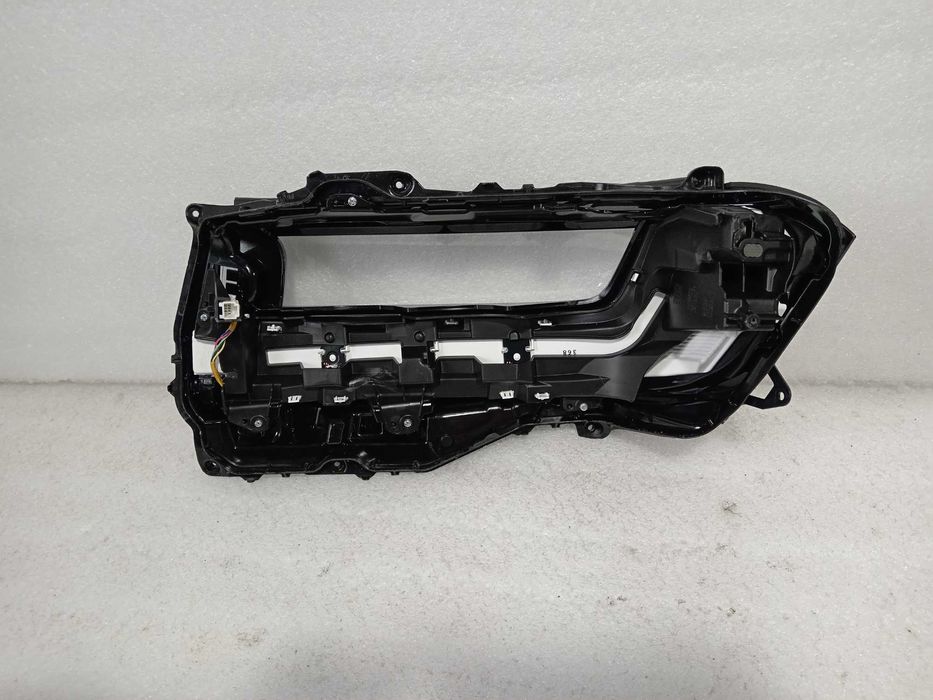 Toyota Land Cruiser 300 2021- скло фари