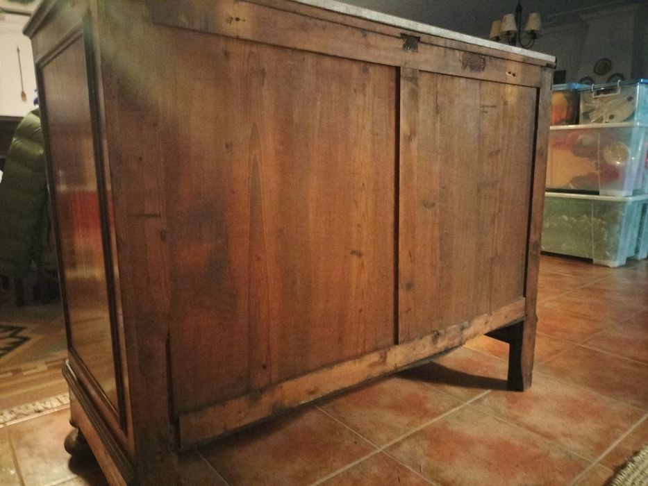 Cómoda romântica  vinhático