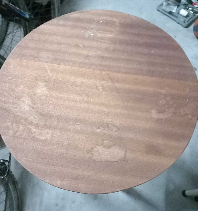 Mesa redonda de madeira64750490437505121