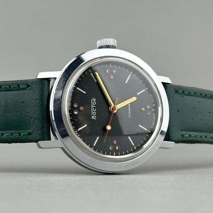 Zegarek vintage Wostok Dark Dots – męski naręczny | USSR | czarny