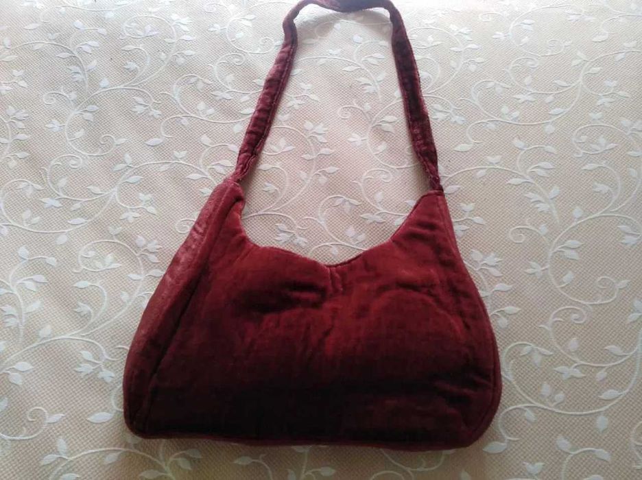 Mala grená de veludo