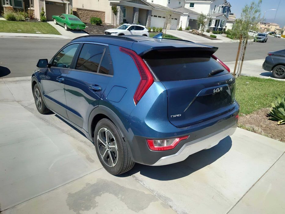 Kia Niro EX Hybrid      2023