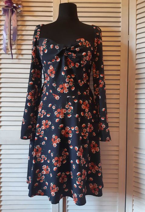 Актуальное платье в цветочный принт с длинным рукавом fashion union