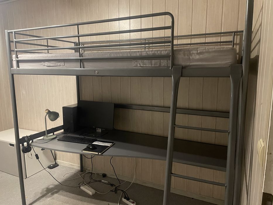 Łózko piętrowe z biurkiem