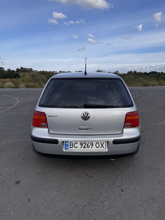 Volkswagen Golf  4