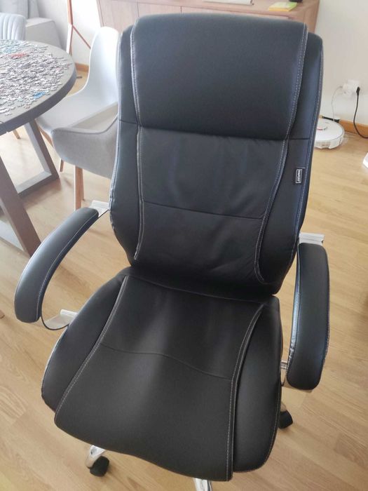 Cadeira de escritório - Ergonômica / Staples