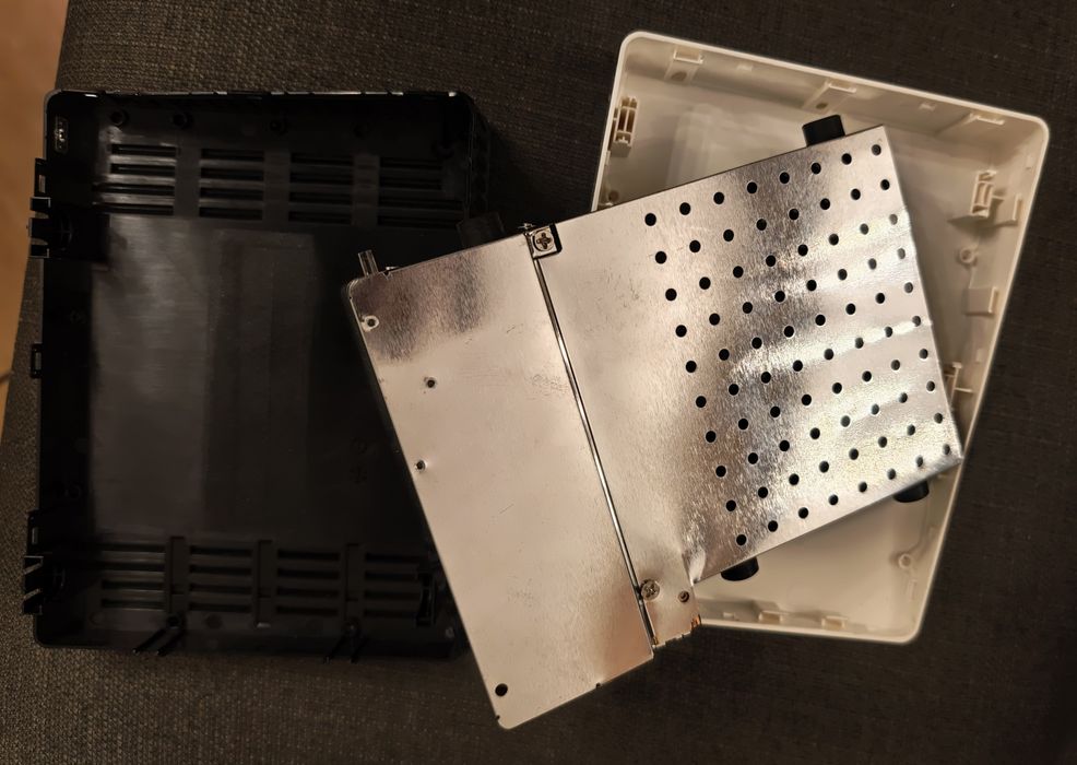 Zewnętrzny dysk twardy firmy Toshiba w środku Maxtor 250GB