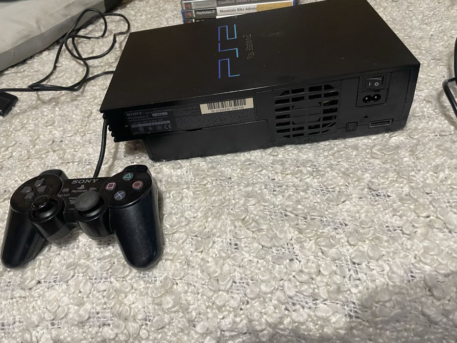 Mega drive ll com caixa original e comando/ ps2 com comando avariado e jogos