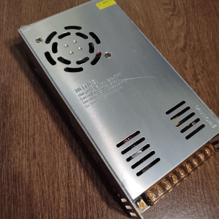 Блок питания 24v 15A, в металлическом корпусе