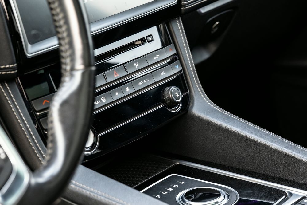 Jaguar F-Pace 2.0 R Sport AWD AUT — photo 4
