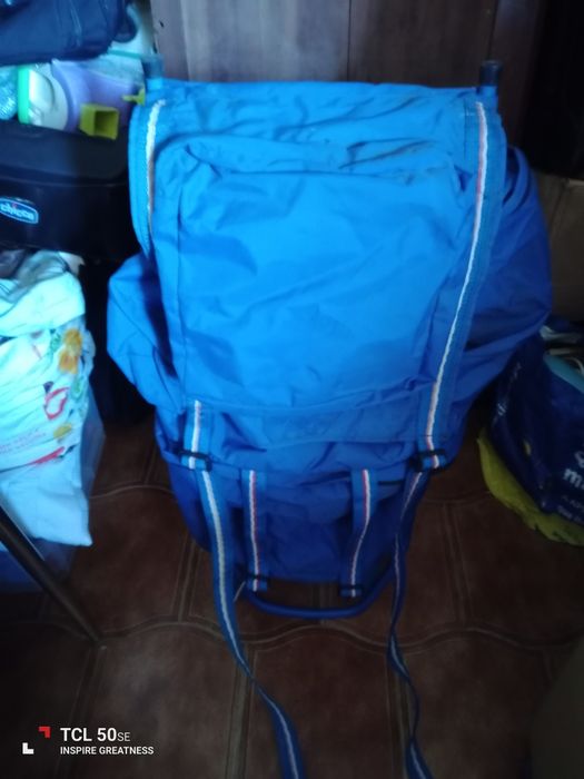 Mochila grande de campismo em bom estado.
