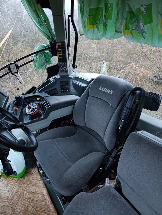 Трактор Claas Axion 2016
