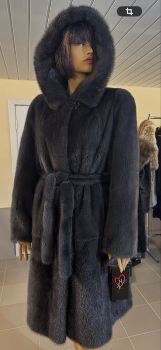 Рр 50-54. Норковая шуба’ графитовый халат’. Италия
