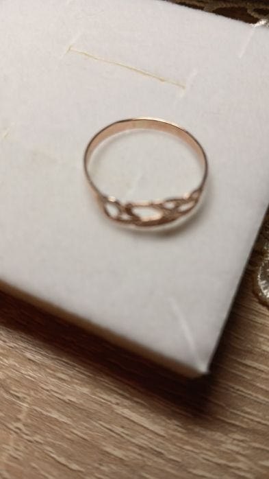 Złoty pierścionek 16