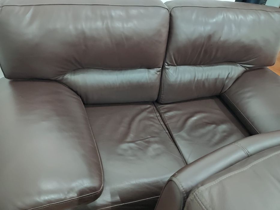 Sofás em pele castanhos - 2 e 3 lugares