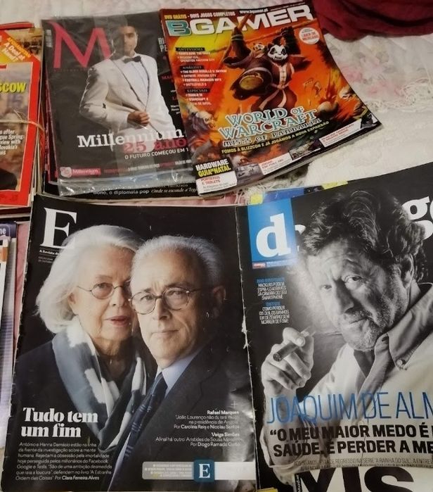 Revistas variadas e livros