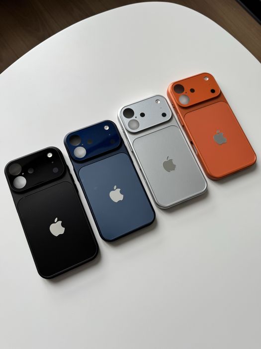 Чохол на iPhone в стилі 17 серії.