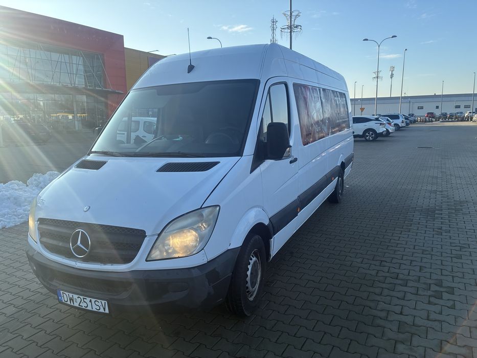 Wynajem busa uslugi transportowe z kierowca