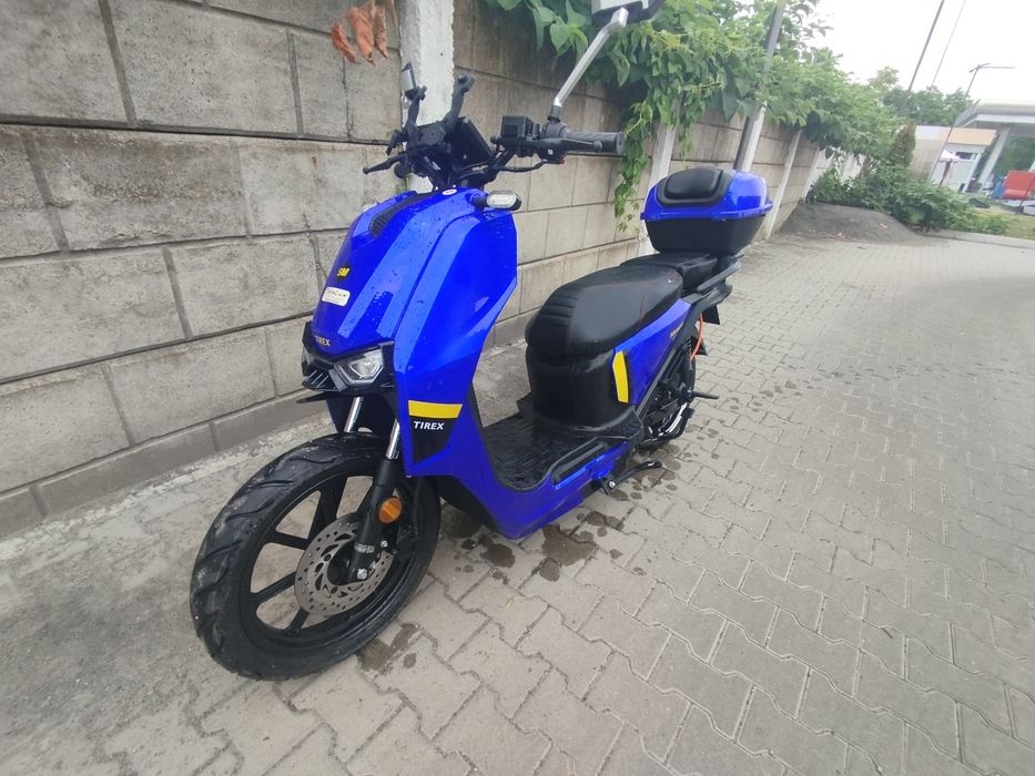 Електроскутер SOKMOTO TIREX 2000W 72V/32Ah