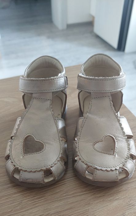 Sandałki skórzane Emel dla dziewczynki, złoty beż, rozmiar 25