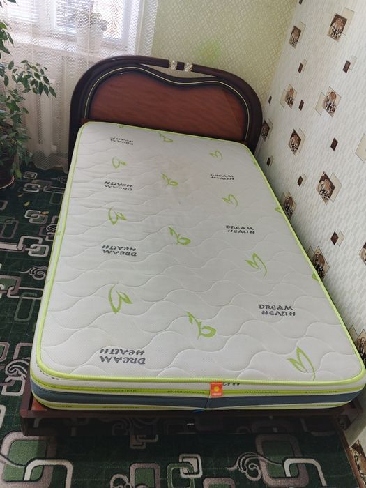 Ліжко півтора спальне